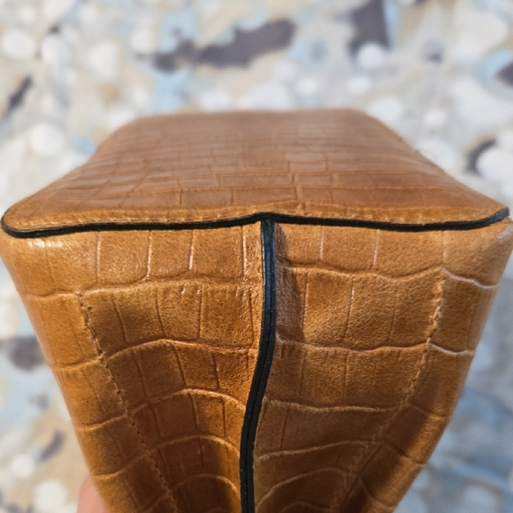 Chiara Ferretti Leather Tan Crocodile-Embossed Handbag - Picture 10 of 12